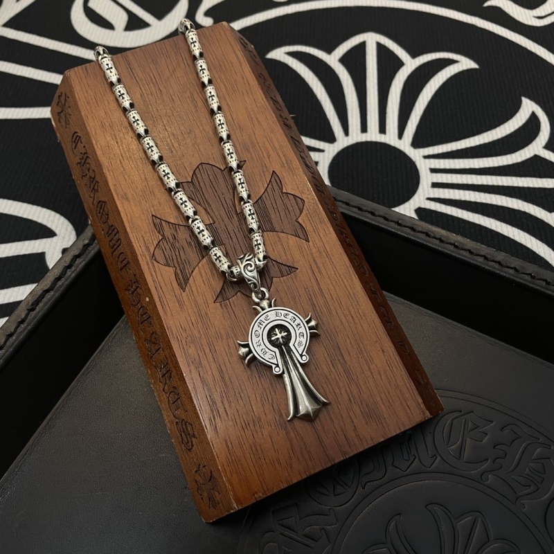 Ch*0me He**ts necklaces